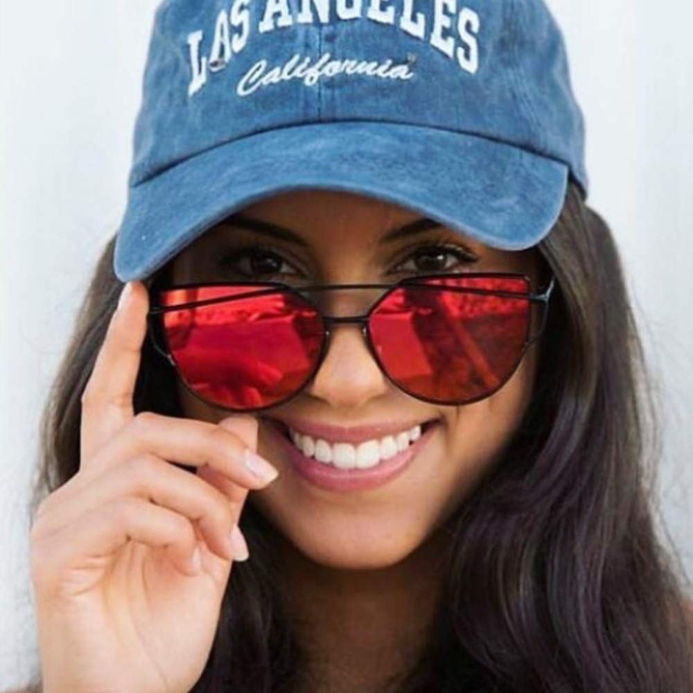 New✨ Black Frame Red Glass Mirrored Sunnies - Picture 2 of 8