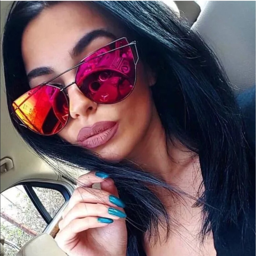 New✨ Black Frame Red Glass Mirrored Sunnies - Picture 4 of 8