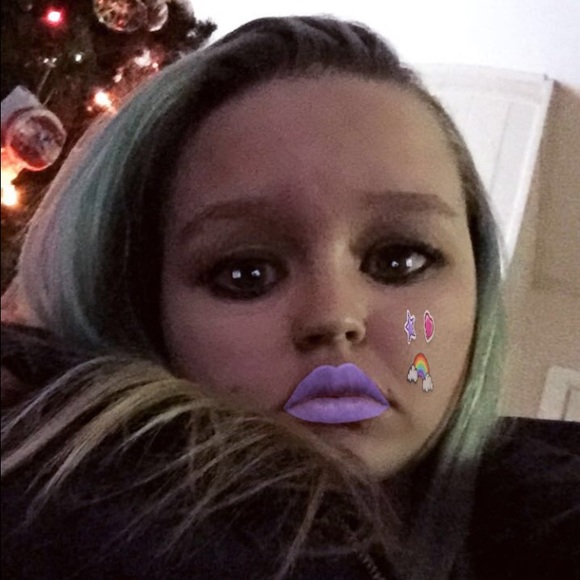 Meet your Posher, Kylie - Picture 2 of 4