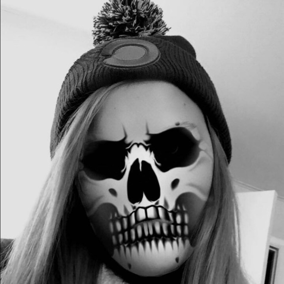 Meet your Posher, Kylie - Picture 3 of 4