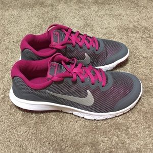 Nike tennis shoes