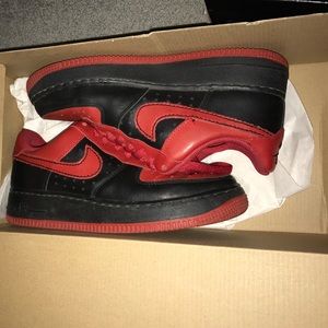 Sz 6 men Nikes