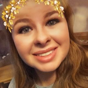 Meet your Posher, Alexys