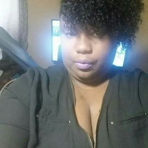 Meet your Posher, Yvelyne