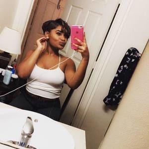 Meet your Posher, Janara