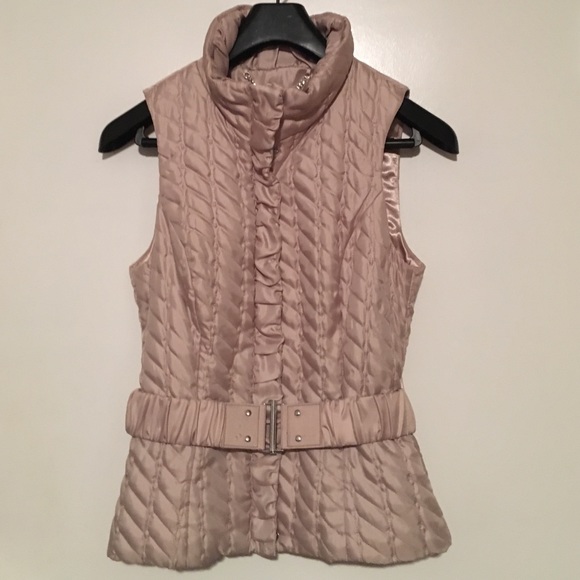 Beige quilted vest with belt