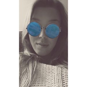 Meet your Posher, Savannah