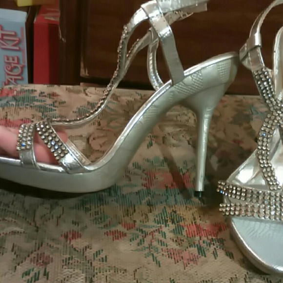 Heels - Picture 2 of 3