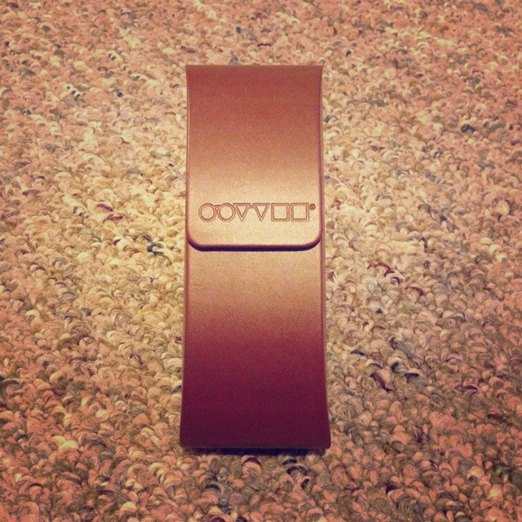• O l i v e r P e o p l e  s C a s e •