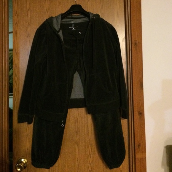 Half of pants jogging suit