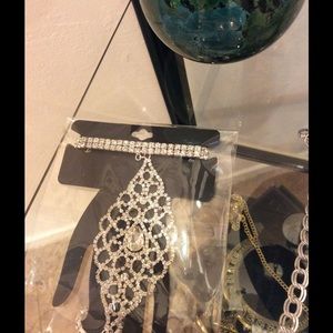 Hand jewelry