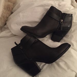 Dolce Vita Black Leather Bootie - 9.5