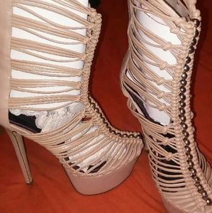 Brand new. Only tried on