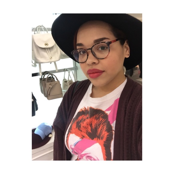 Meet Your Posher - Picture 2 of 3