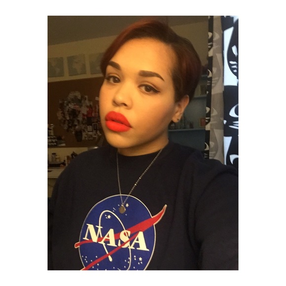 Meet Your Posher - Picture 3 of 3