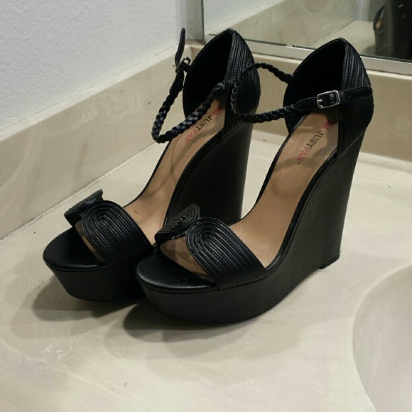 Black wedges