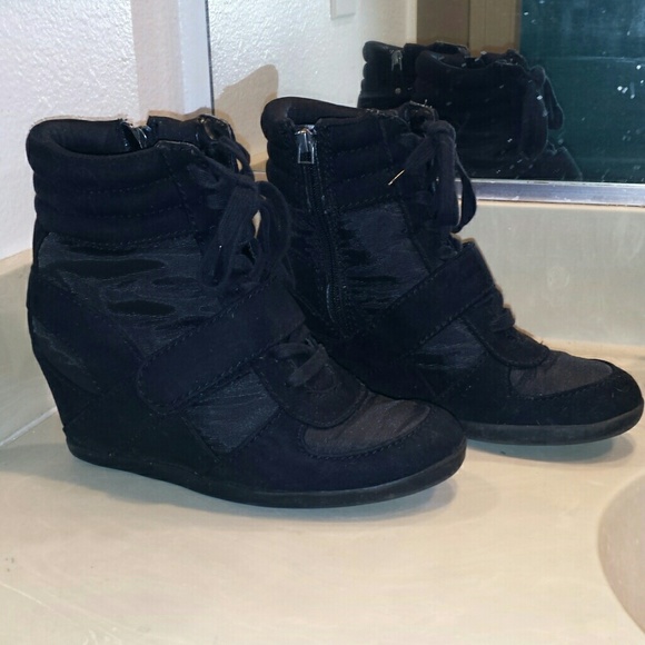 Wedge sneakers
