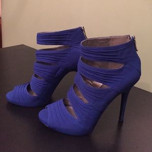 BCBG high heels 💙