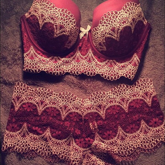 Body by Victoria Demi bustier!