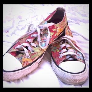 Red Hawaiian print converse
