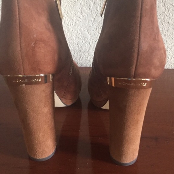 Michael Kors Brown Booties 🍂 - Picture 2 of 6