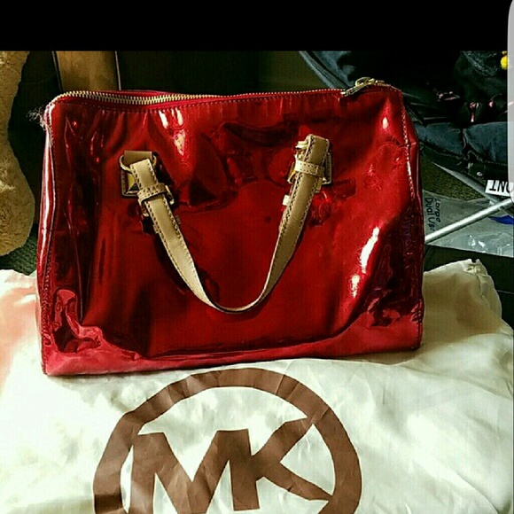Authentic Michael Kors purse and wallet bundle!
