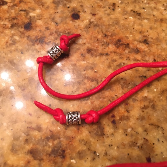 Fleur-de-lis Bracelet - Picture 3 of 4