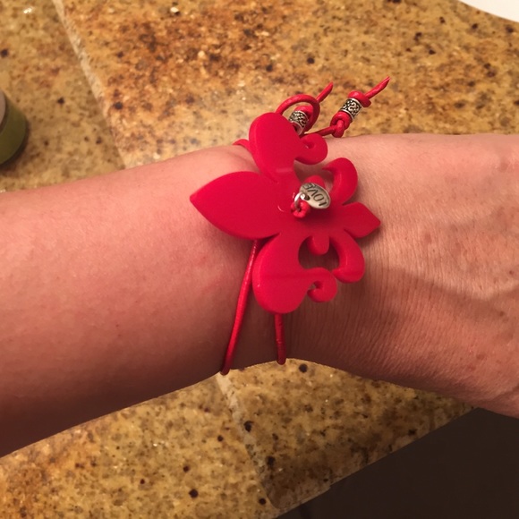 Fleur-de-lis Bracelet - Picture 4 of 4