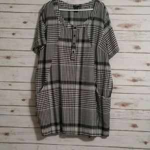 Black and white plaid tunic size 3X