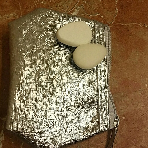 color me automatic foundation applicator