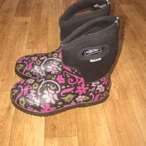 BOGS rain boots. NWOT. NEVER WORN! Size 9