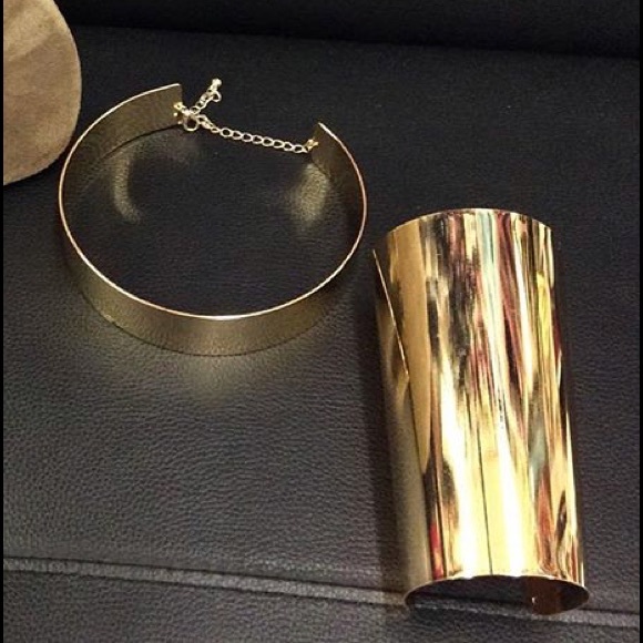 Sold 🚫🚫🚫🚫Gold Set - Picture 2 of 3