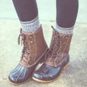 Super cute Duck Boots! Size 7. NEVER WORN!