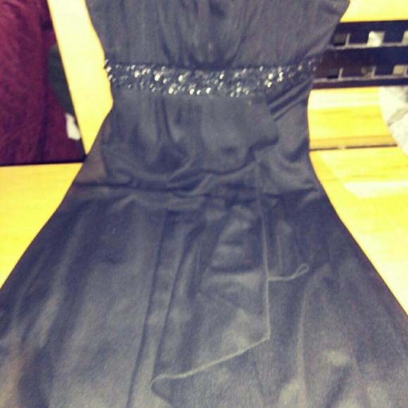 Black dress - Picture 3 of 4