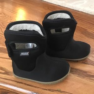 Bogs waterproof boots for toddler size 5