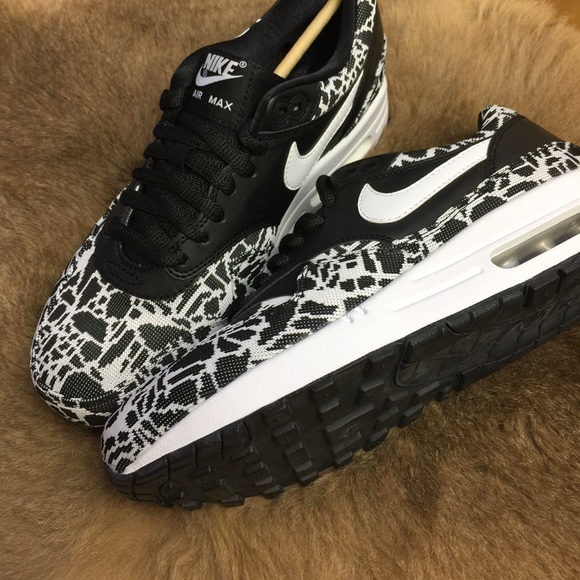 NWT air max Oreo 140$ - Picture 3 of 4