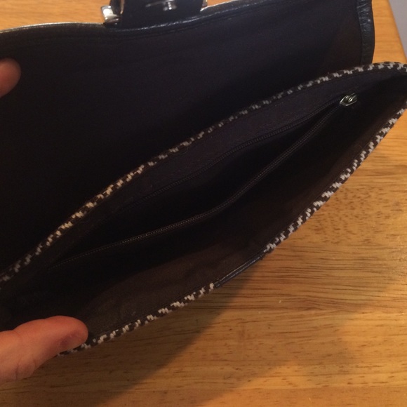 Herringbone wool clutch w/buckle & leather detail - Picture 2 of 4