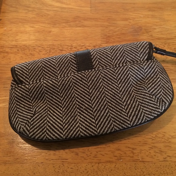 Herringbone wool clutch w/buckle & leather detail - Picture 3 of 4
