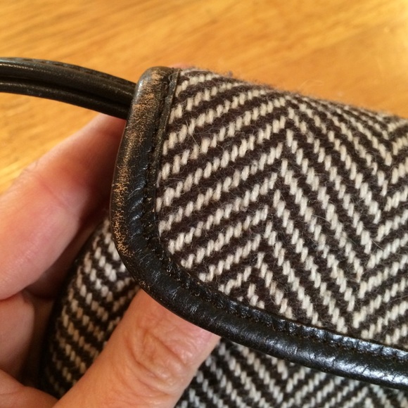 Herringbone wool clutch w/buckle & leather detail - Picture 4 of 4