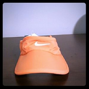 Nike feather light visor. NWT