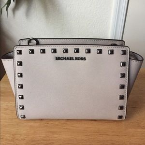 SOLD❌Michael kors medium studded Selma