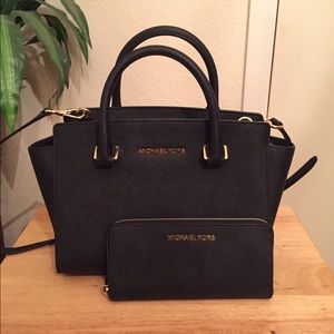 SOLD❌ichael kors medium Selma and wallet