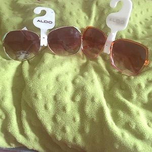 2 pairs of sunglasses