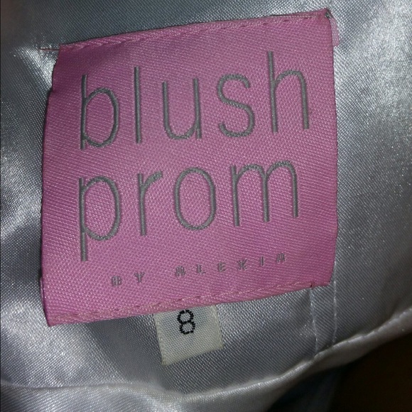 PROM DRESS ‼️ - Picture 4 of 4