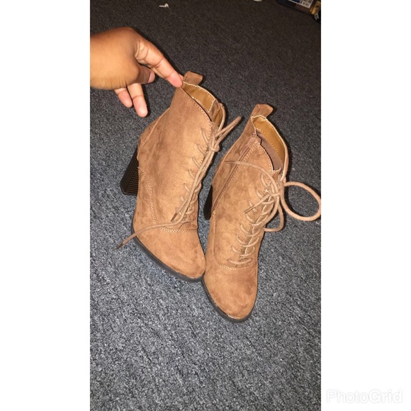 Express Chestnut heeled booties 😈