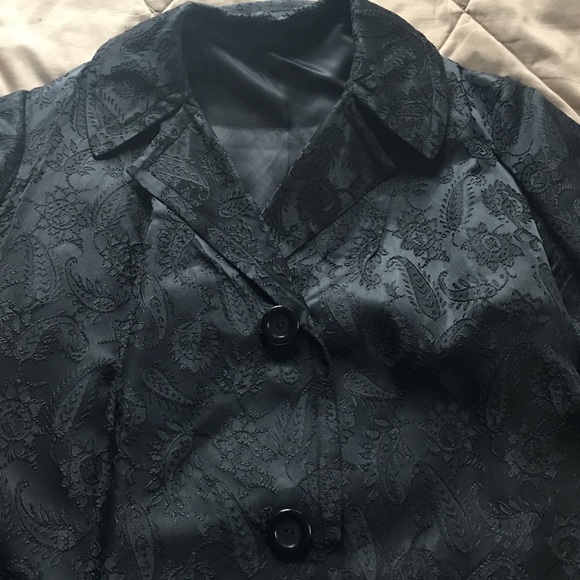 Beautiful Black coat! - Picture 2 of 3