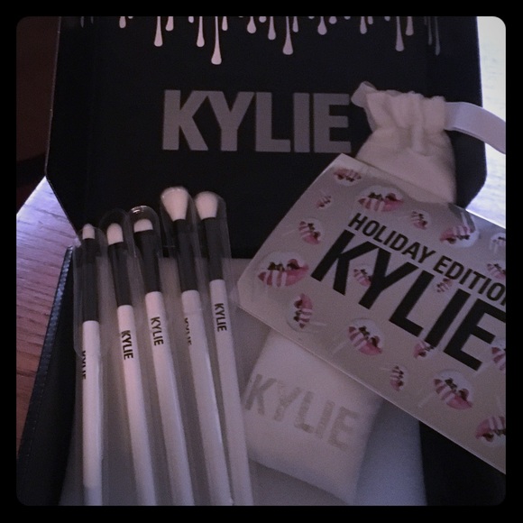 Kylie Cosmetics Holiday Brush Set