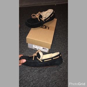 DAKOTA black ugg moccasins