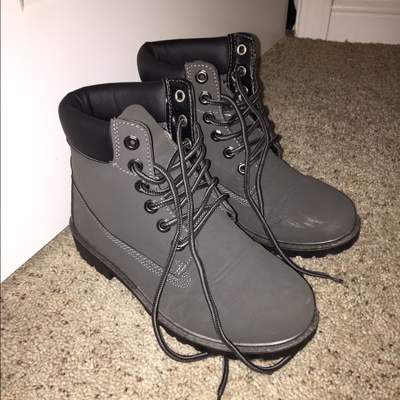 Size 8 gray boots