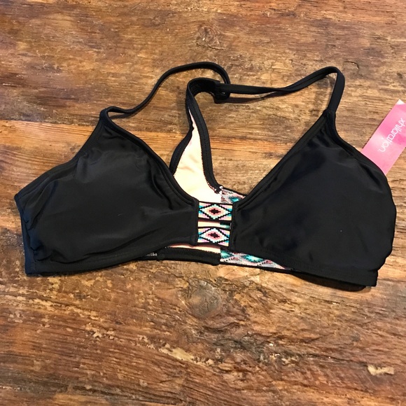 Athletic cut bikini top 👙